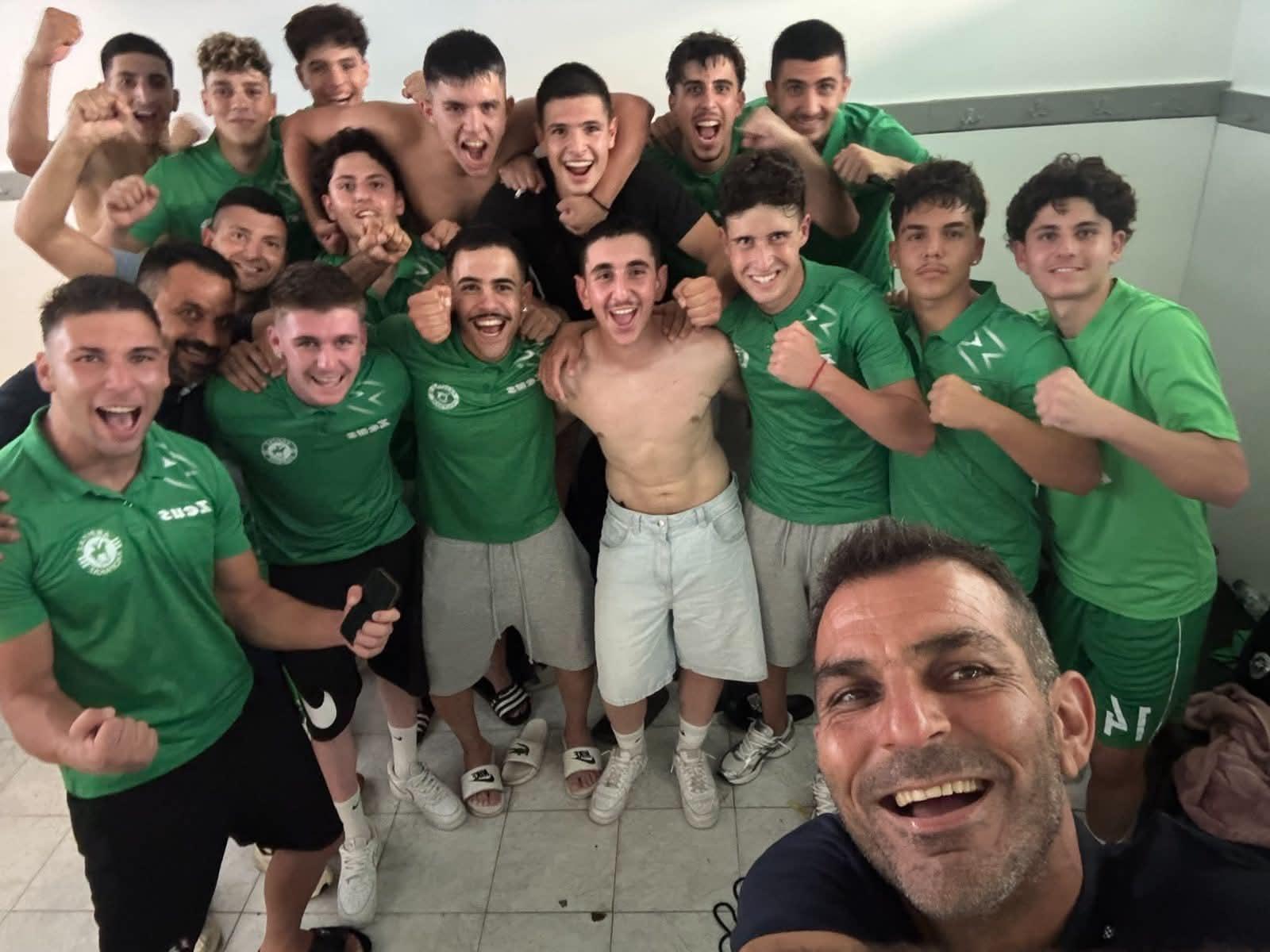 Πανηγυρισμοί στα αποδυτήρια μετά από νίκη