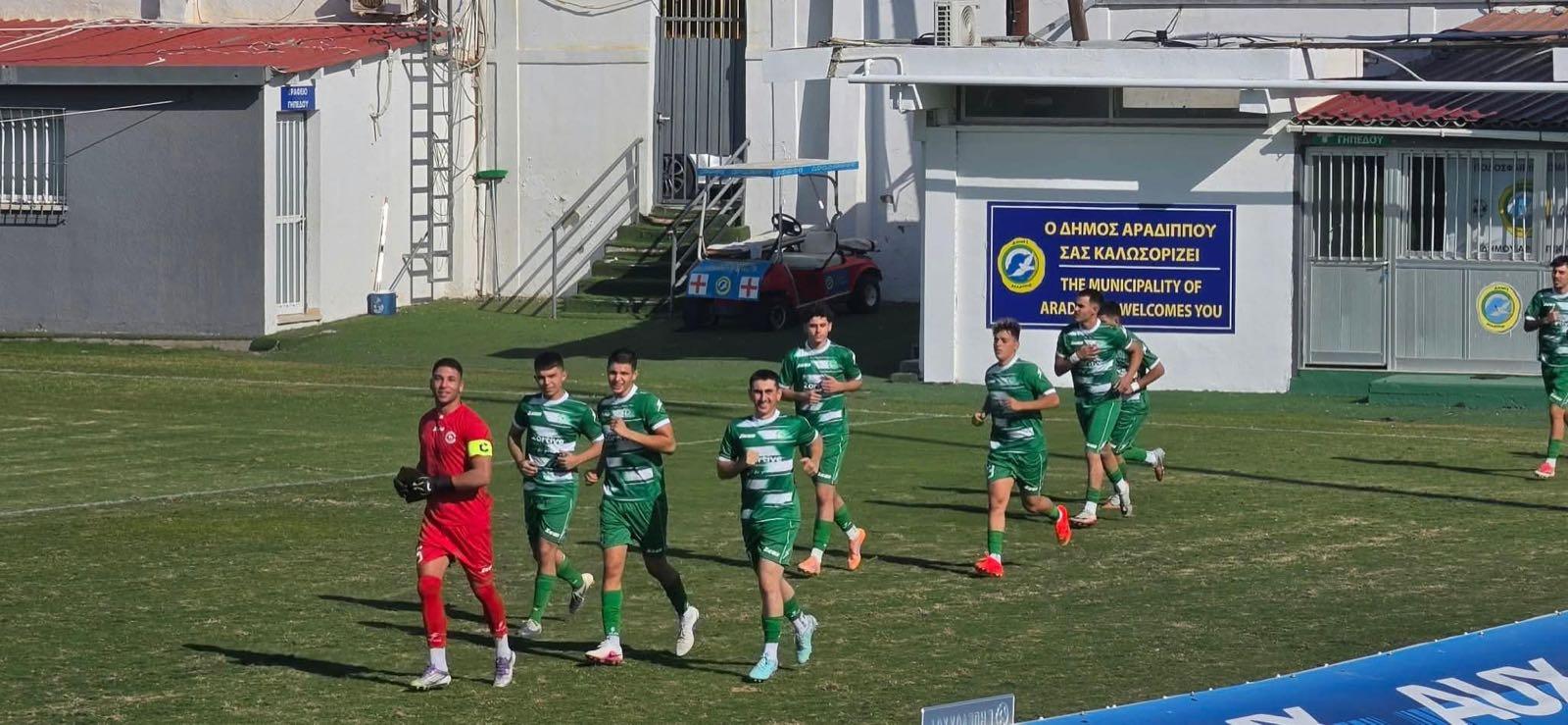 Ποδοσφαιριστές της ακαδημίας στο ζέσταμα πριν από αγώνα